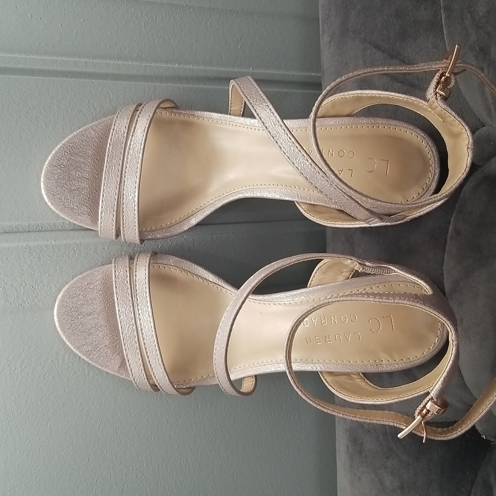 LC Lauren Conrad Light Champagne Rose Pink Dressed Sandals 6M NWOT